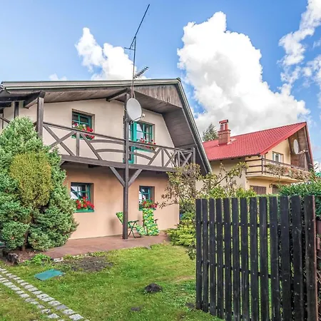 Beautiful Home In Rowy With Kitchen